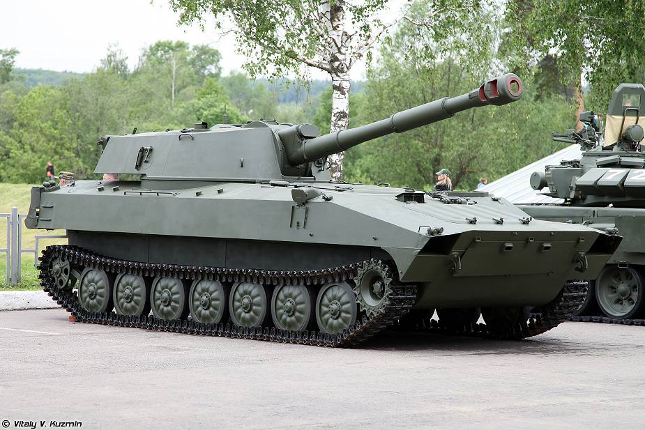 2S1 Gvozdika 122mm self propelled howitzer tracked armored vehicle Russia 925 001