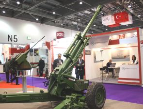 105 LG Mk III Nexter Systems digital towed artillery canon howitzer French France technical data sheet description information identification pictures 